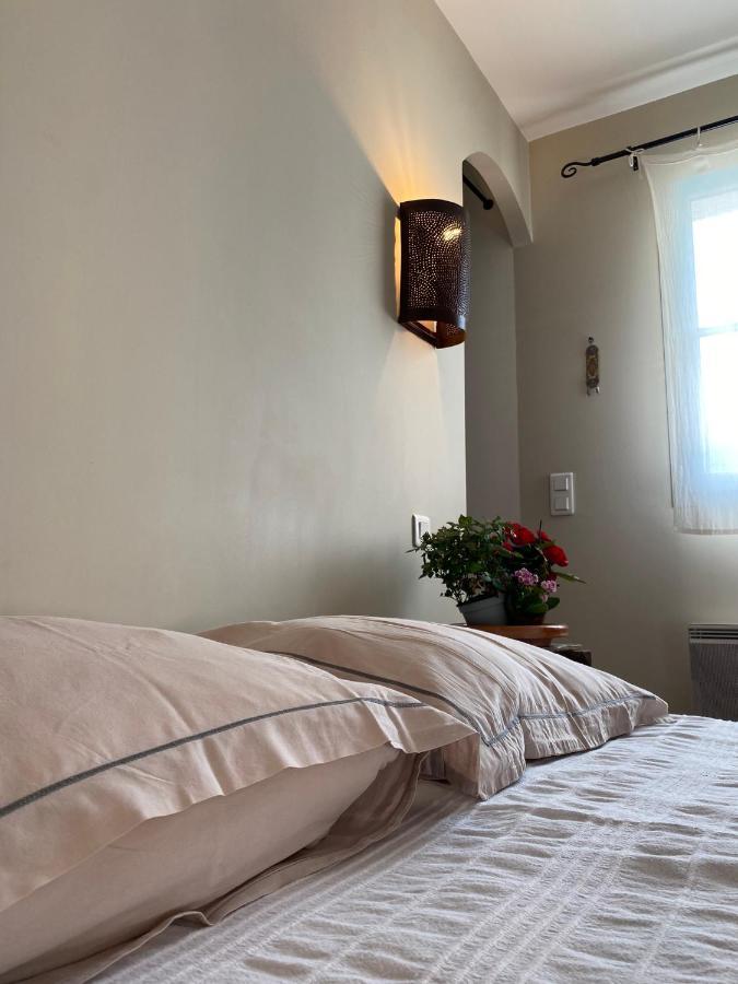 Chambre D'Hotes Le Jardin Des Cigales Bed & Breakfast Обиньон Екстериор снимка